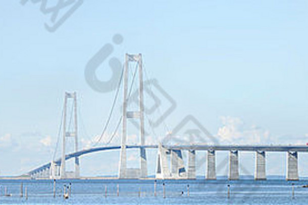 伟大的带东桥丹麦世界第三长河悬架桥跨度