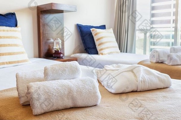 卧室现代床上毛巾前景欧洲酒店设计特写镜头