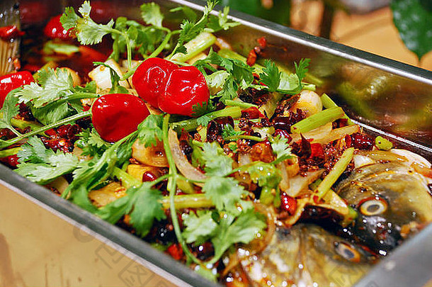 食物中国红辣椒鱼