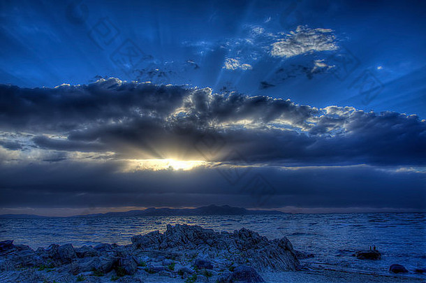 黄色的射线光拍摄天空日落图像创建伟大的盐湖犹他州美国