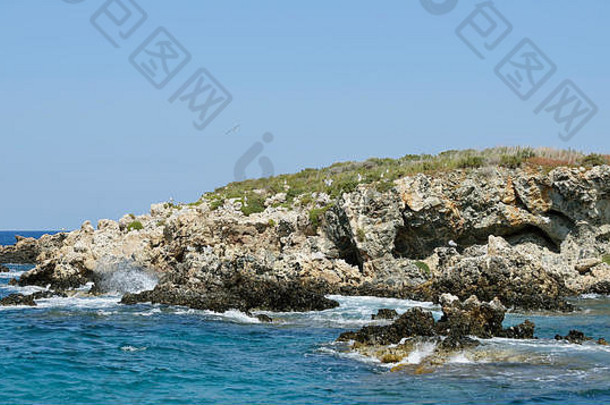 锯齿状的火山<strong>岩石</strong>小岛北东海岸阿卡玛斯半岛塞浦路斯