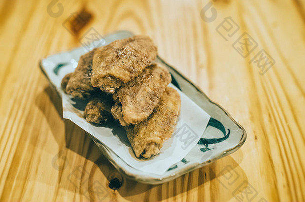 日本食物strandhotelelin餐厅晚上烤鸡翅膀