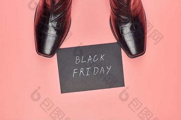 黑色的星期五鞋子商店概念鞋子零售商销售靴子折扣粉红色的背景