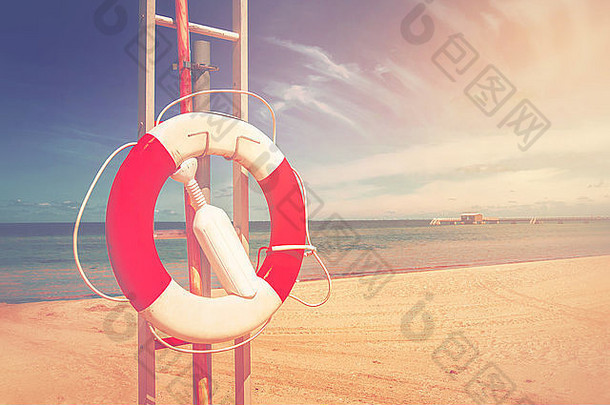 救生圈红色的白色生活保护者桑迪海滩沿海夏天假期度假胜地古董复古的健美的图像