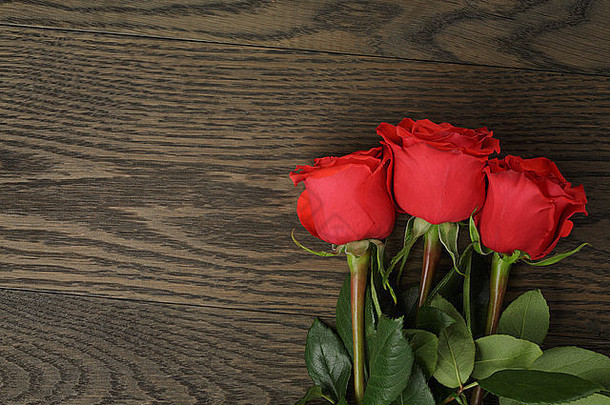 红色的玫瑰木表格