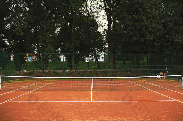 细节简单的小网球院子里一天