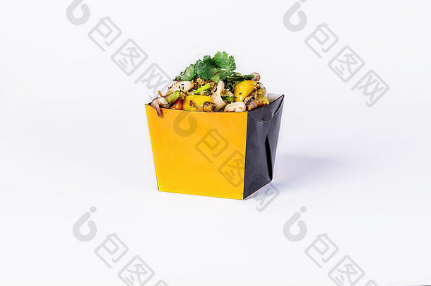 中国人食物搅拌弗莱面条海鲜蔬菜白色背景锅面条盒子