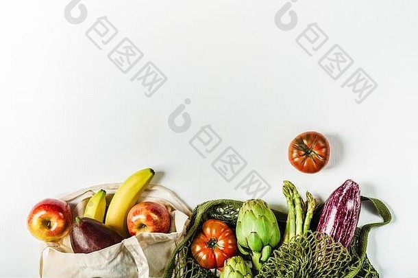 新鲜的蔬菜绿色字符串袋水果袋使自然材料<strong>环保产品</strong>光灰色的背景塑料