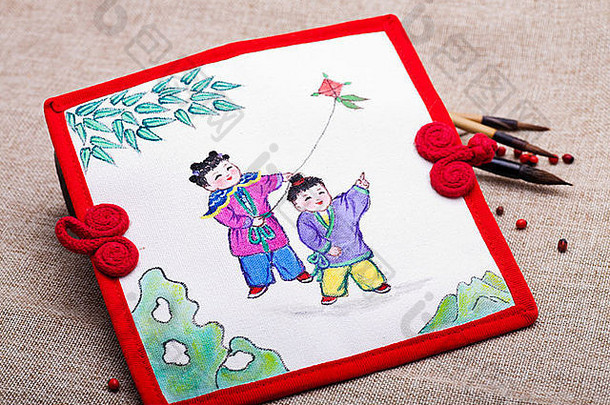 中国人孩子们传统衣服绘画