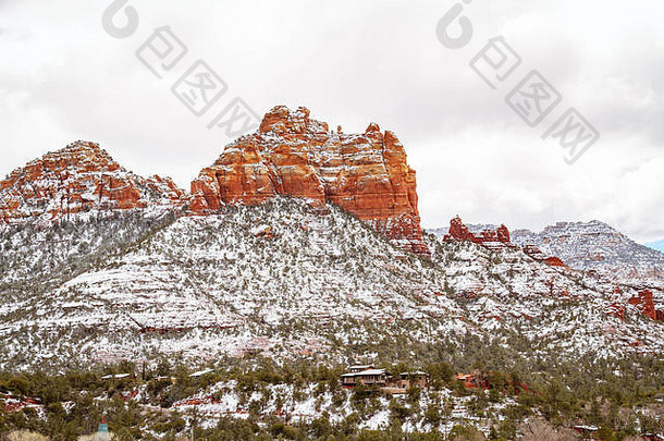 罕见的雪覆盖红色的岩石塞多纳亚利桑那州图像著名的史努比岩石