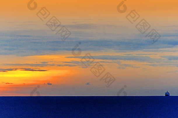 巡航船地平线可爱的橙色黎明