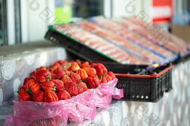 成熟的草莓谎言托盘幻灯片计数器市场