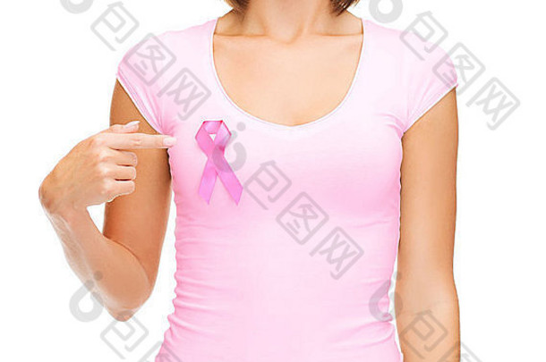 女人空白t恤粉红色的癌症丝带