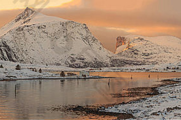 挪威钓鱼罗弗敦群岛纯洁小镇rorbu小屋峡湾北极村北斯堪的那维亚北欧风景优美的