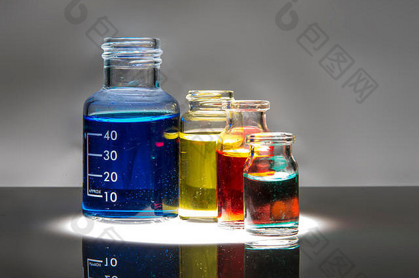 集实验室瓶颜色液体