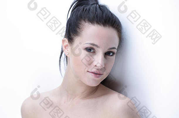 特写镜头年轻的女人每天化妆概念皮肤护理