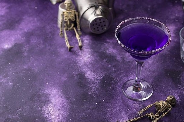 万圣节紫色的薰衣草丽塔·哈鸡尾酒