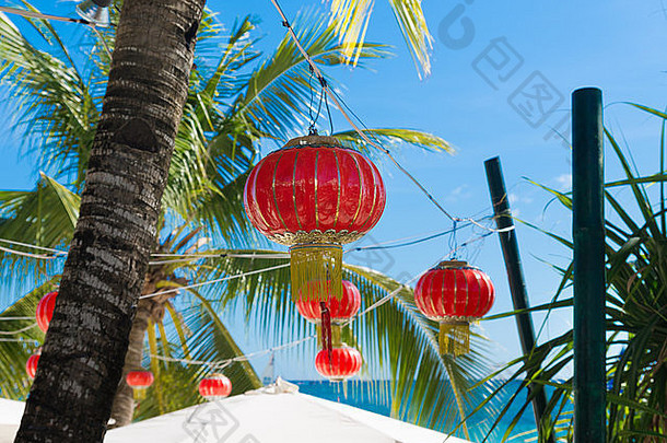 传统的中国人灯笼热带海滩