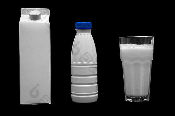 牛奶塑料瓶盒子玻璃牛奶孤立的黑色的背景