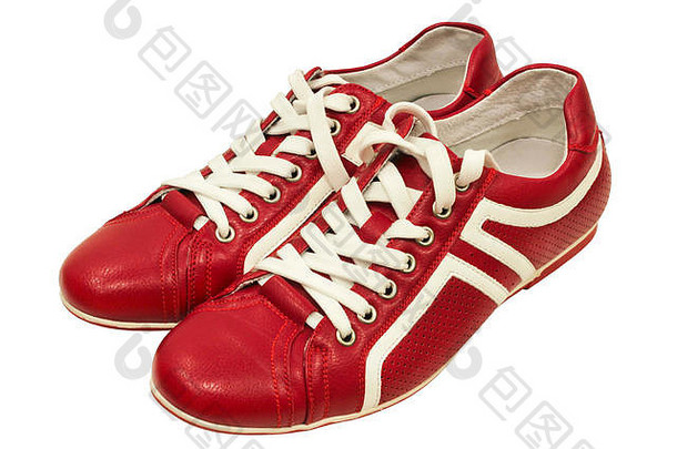 红色的皮革运动鞋孤立的白色背景