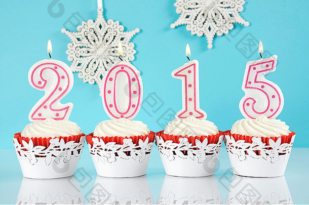 快乐一年红色的天鹅绒纸杯蛋糕红色的白色主题基斯蜡烛雪花装饰