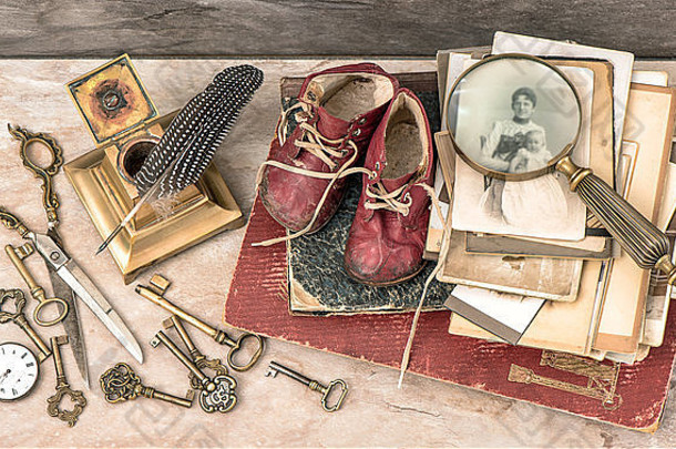 古董书<strong>照片</strong>键写作配件怀旧生活婴儿鞋子