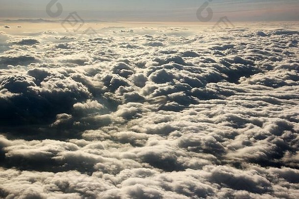 空中视图<strong>飞机</strong>飞行云有趣的风景
