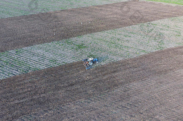 前视图拖拉机犁场地面小距土壤土壤培养收获