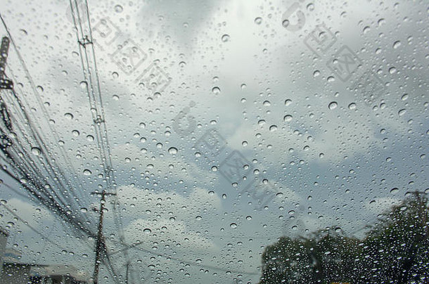 雨下降车玻璃电波兰云天空
