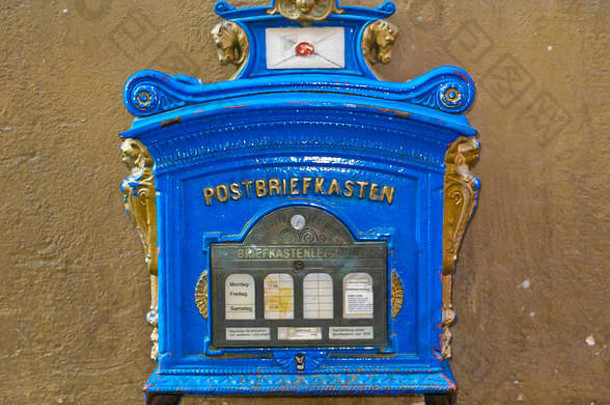 前面模型古老的蓝色的邮箱