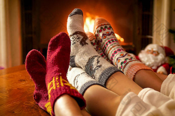 特写镜头健美的图像家庭针织袜子气候变暖炉边圣诞节夏娃