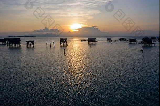 空中视图岛semporna海吉普赛水村日出日落semporna上午马来西亚婆罗洲