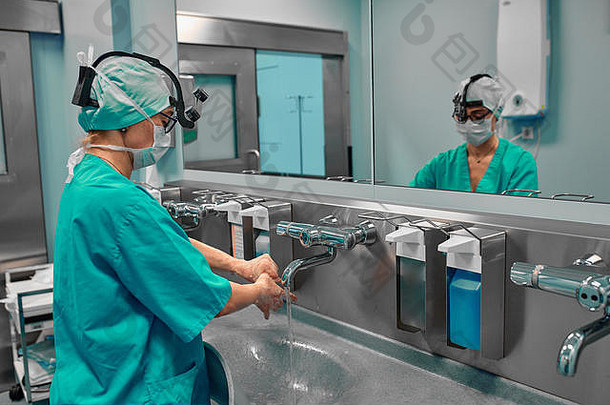 外科手术手消毒医生洗手消毒手手术