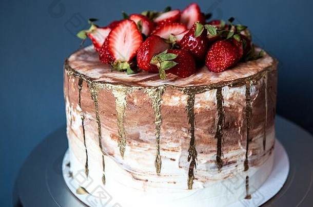 草莓芝士<strong>蛋糕蛋糕巧克力</strong>奶油装饰