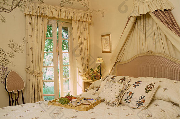 冠状头饰奶油窗帘床上花垫子卧室颜色标明墙flower-sprigged窗帘法国窗户