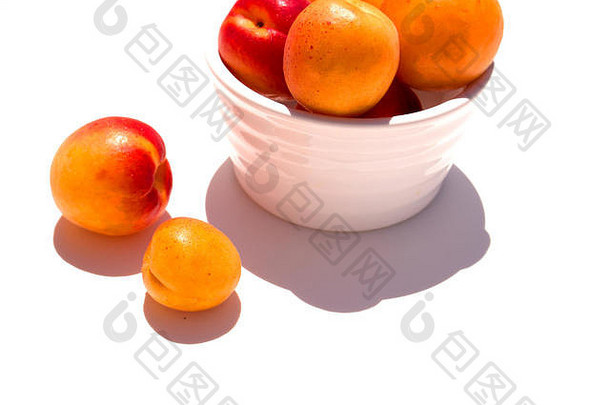 杏成熟的杏子水果孤立的白色