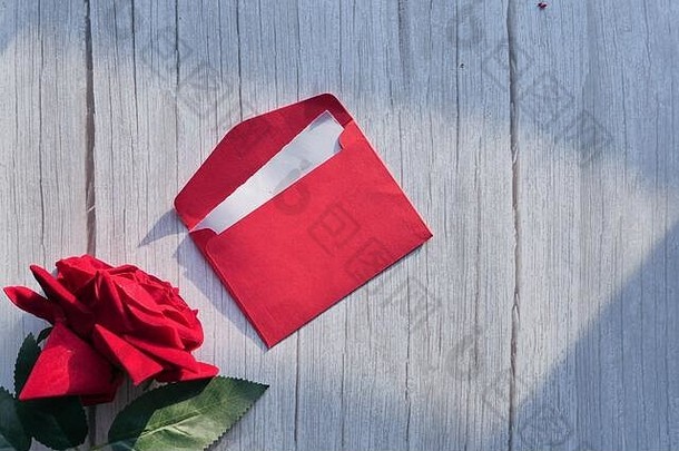 红色的颜色信封红色的玫瑰白色表格