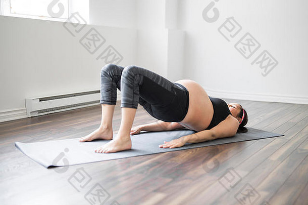 怀孕了女人伸展运动瑜伽首页