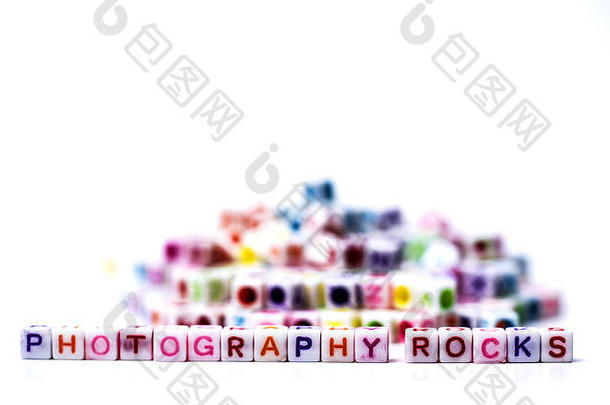 摄影岩石概念上的方法塑料信瓷砖形成写作单词摄影岩石信堆