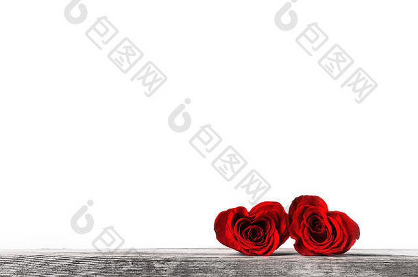 心形状的红色的玫瑰木背景情人节一天
