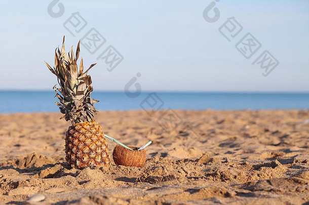 菠萝椰子鸡尾酒海滩海洋