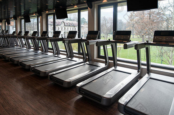 设备机器现代健身房房间健身中心