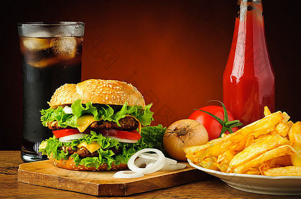 快食物菜单大美味的汉堡蔬菜法国薯条番茄番茄酱尾巴喝