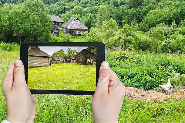 旅行概念旅游需要图片后院农民家庭俄罗斯村智能手机斯摩棱斯克地区