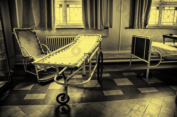 古董医院担架床上细节病人