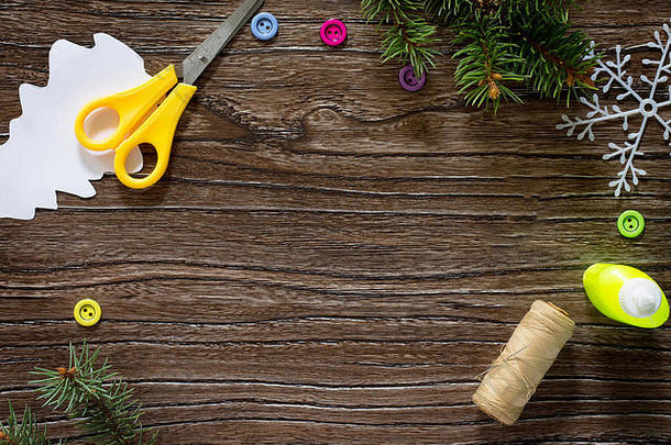 孩子创建圣诞节问候卡片纸节日冷杉圣诞节树装饰木表格复制空间孩子们