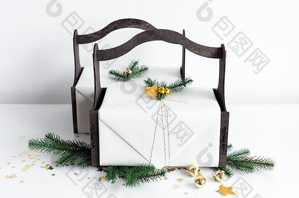 奢侈品一年礼物黄金装饰树分支机构圣诞节礼物木篮子圣诞节背景礼物盒子礼物克里斯特姆