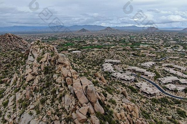 空中视图<strong>高档</strong>奢侈品维拉斯山沙漠景观斯科茨代尔凤凰城亚利桑那州