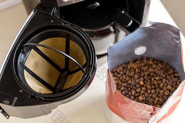 篮子咖啡过滤器滴水式咖啡制造商咖啡豆子厨房表格前视图可重用的金属网咖啡过滤器配件咖啡