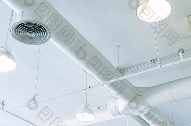 空气管空气护发素管火喷水灭火系统系统白色天花板墙空气流通风系统建筑室内天花板灯光